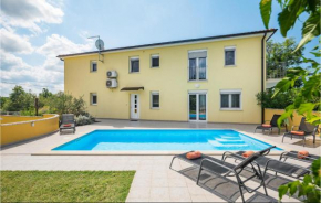 Awesome Home In Perci